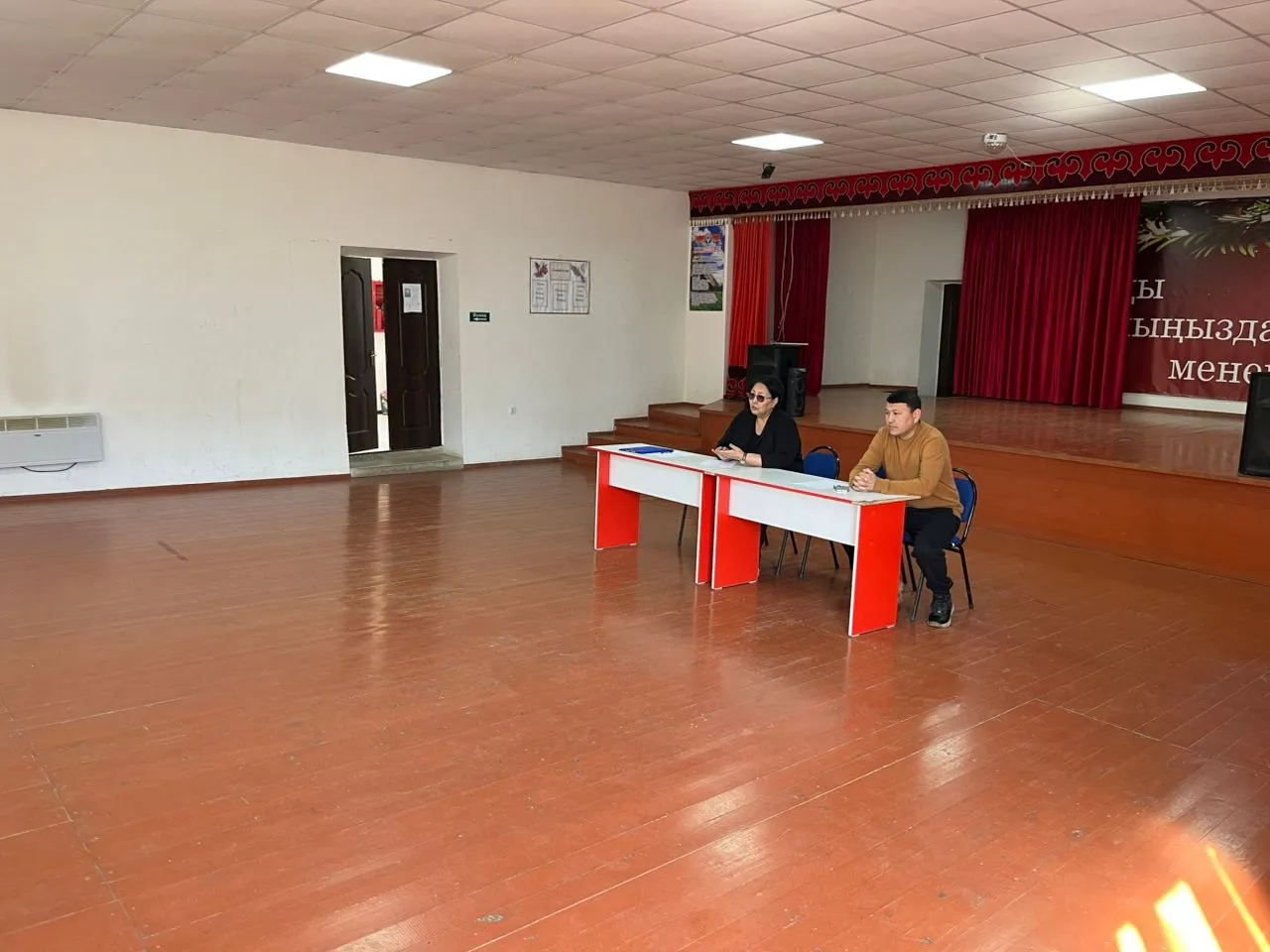 Жаңгарач айылынын тургундары менен көйгөйлүү маселелер боюнча жолугушуу.