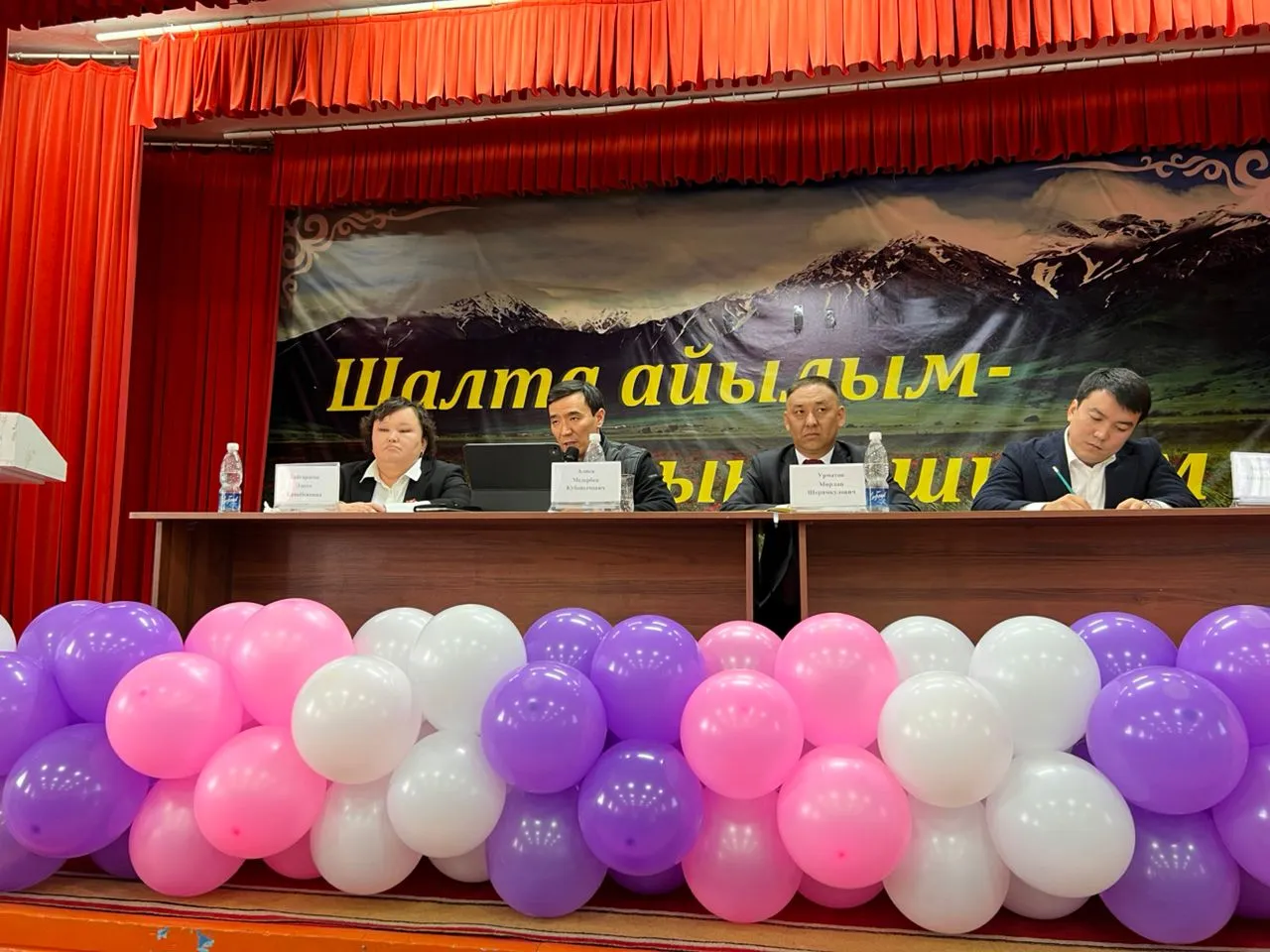 Депутаттар менен жолугушуу